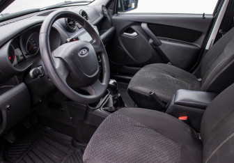 Подержанный автомобиль LADA (ВАЗ) Granta Liftback 2015 года (10 фото)