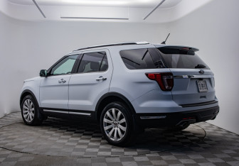 Подержанный автомобиль Ford Explorer 2018 года (7 фото)