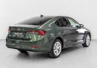 Подержанный автомобиль Skoda Octavia Liftback 2020 года (5 фото)