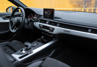 Подержанный автомобиль Audi A4 Sedan 2019 года (7 фото)