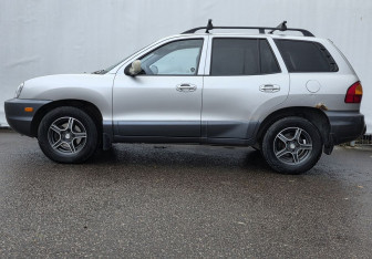Подержанный автомобиль Hyundai Santa Fe 2003 года (8 фото)