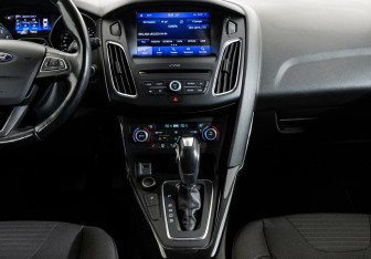 Подержанный автомобиль Ford Focus Hatchback 2017 года (12 фото)