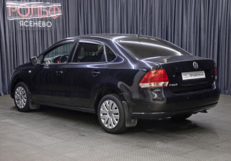 Подержанный автомобиль Volkswagen Polo Sedan 2012 года (7 фото)