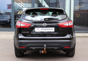 Подержанный автомобиль Nissan Qashqai 2017 года (5 фото)