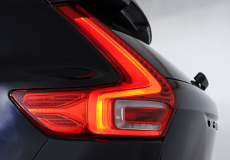 Подержанный автомобиль Volvo XC40 2018 года (20 фото)