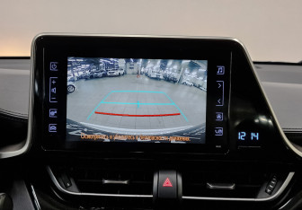 Подержанный автомобиль Toyota C-HR 2019 года (27 фото)