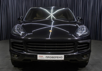 Подержанный автомобиль Porsche Cayenne 2014 года (2 фото)