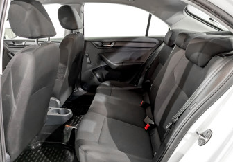 Подержанный автомобиль Skoda Rapid Liftback 2019 года (11 фото)