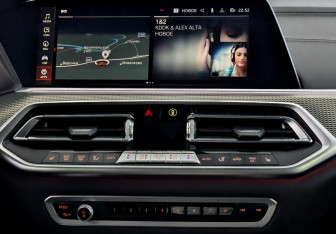 Подержанный автомобиль BMW X6 2020 года (15 фото)