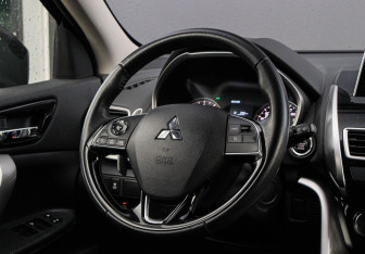 Подержанный автомобиль Mitsubishi Eclipse Cross 2018 года (12 фото)