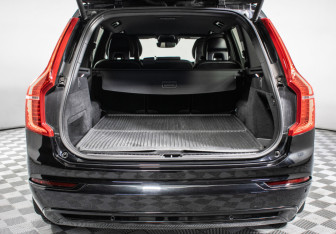 Подержанный автомобиль Volvo XC90 2021 года (21 фото)