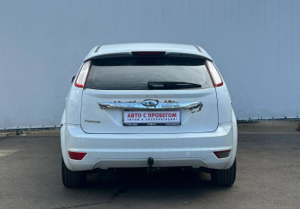 Подержанный автомобиль Ford Focus Hatchback 2008 года (6 фото)