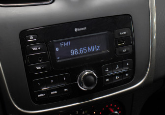 Подержанный автомобиль Renault Logan Sedan 2017 года (19 фото)