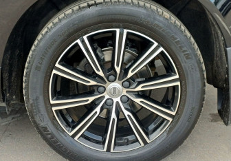 Подержанный автомобиль Volvo XC60 2020 года (9 фото)
