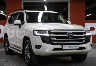 Подержанный автомобиль Toyota Land Cruiser Suv 2022 года (3 фото)