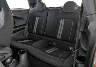 Подержанный автомобиль MINI Hatch 2019 года (18 фото)