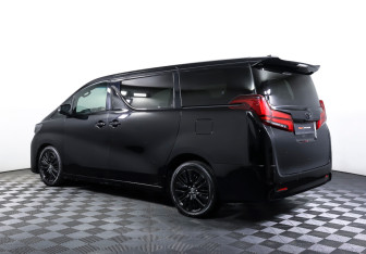 Подержанный автомобиль Toyota Alphard 2019 года (7 фото)