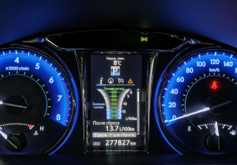 Подержанный автомобиль Toyota Camry Sedan 2015 года (17 фото)