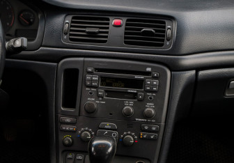 Подержанный автомобиль Volvo S80 2002 года (12 фото)