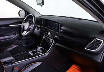 Подержанный автомобиль Kia Seltos 2024 года (11 фото)