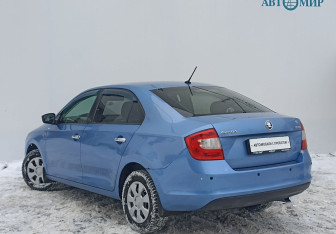 Подержанный автомобиль Skoda Rapid Liftback 2016 года (7 фото)