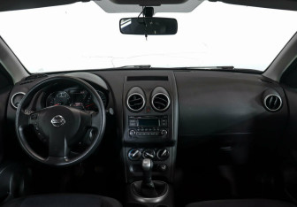 Подержанный автомобиль Nissan Qashqai 2012 года (8 фото)