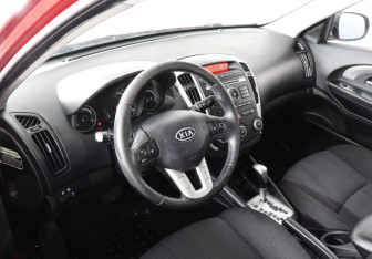 Подержанный автомобиль Kia Ceed Wagon 2012 года (5 фото)