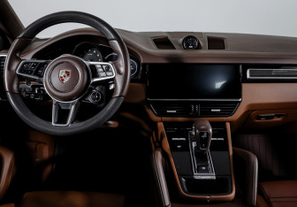 Подержанный автомобиль Porsche Cayenne 2020 года (12 фото)
