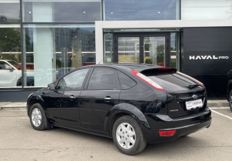 Подержанный автомобиль Ford Focus Hatchback 2010 года (7 фото)