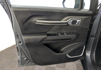 Подержанный автомобиль Geely Okavango 2023 года (19 фото)