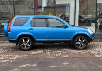 Подержанный автомобиль Honda CR-V 2004 года (4 фото)