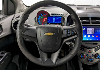 Подержанный автомобиль Chevrolet Aveo Sedan 2013 года (24 фото)