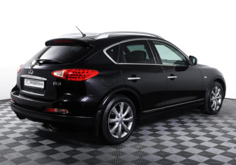 Подержанный автомобиль Infiniti EX 2012 года (5 фото)