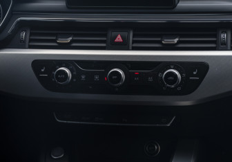 Подержанный автомобиль Audi A4 Sedan 2016 года (14 фото)