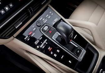 Подержанный автомобиль Porsche Cayenne 2019 года (26 фото)