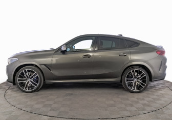 Подержанный автомобиль BMW X6 2020 года (8 фото)
