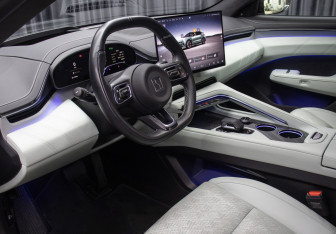 Подержанный автомобиль Zeekr 001 2024 года (14 фото)