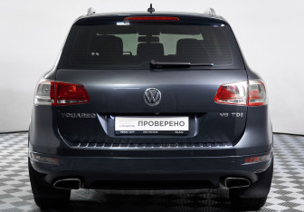 Подержанный автомобиль Volkswagen Touareg 2011 года (6 фото)