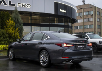 Подержанный автомобиль Lexus ES 2021 года (7 фото)