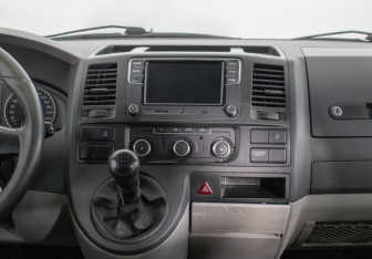 Подержанный автомобиль Volkswagen Caravelle 2010 года (15 фото)