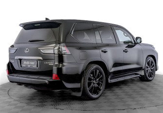 Подержанный автомобиль Lexus LX 2018 года (5 фото)