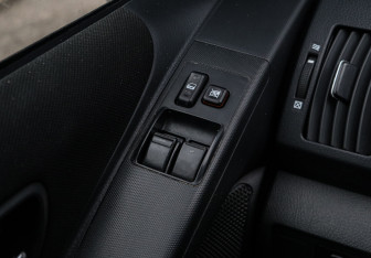 Подержанный автомобиль Toyota Corolla Verso 2006 года (15 фото)