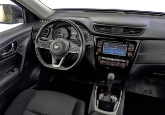 Подержанный автомобиль Nissan X-Trail 2018 года (30 фото)