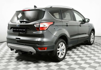 Подержанный автомобиль Ford Kuga 2019 года (5 фото)