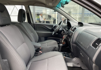 Подержанный автомобиль Mitsubishi Space Star Compactvan 2004 года (19 фото)