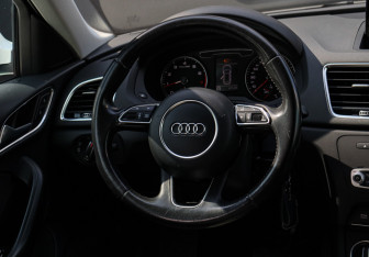 Подержанный автомобиль Audi Q3 2016 года (13 фото)