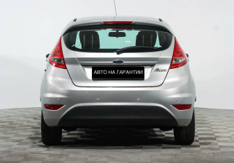Подержанный автомобиль Ford Fiesta Hatchback 2012 года (4 фото)