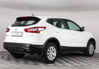 Подержанный автомобиль Nissan Qashqai 2014 года (5 фото)