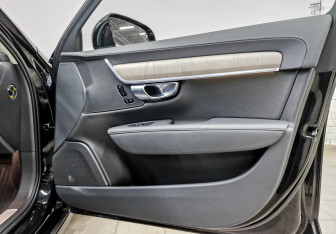 Подержанный автомобиль Volvo S90 2021 года (24 фото)