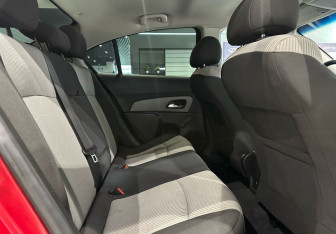 Подержанный автомобиль Chevrolet Cruze Sedan 2011 года (12 фото)